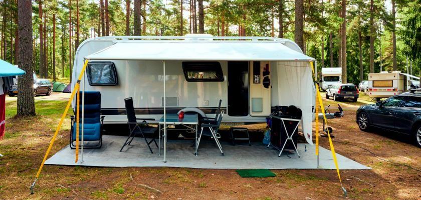 Zu sehen ist das Bild 1 des Beitrags mit dem Thema: Camping-Lifestyle - Das ultimative Erlebnis für Abenteurer und Naturliebhaber